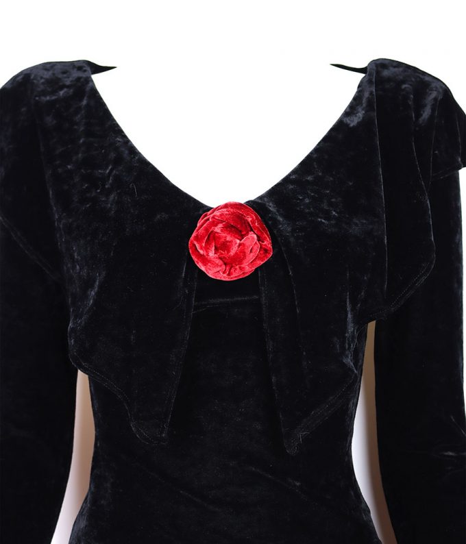 628 vestido vintage negro de terciopelo con escote de segunda mano moitvoi tienda vintage 3